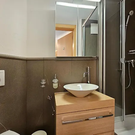 Evelyne Apartment *