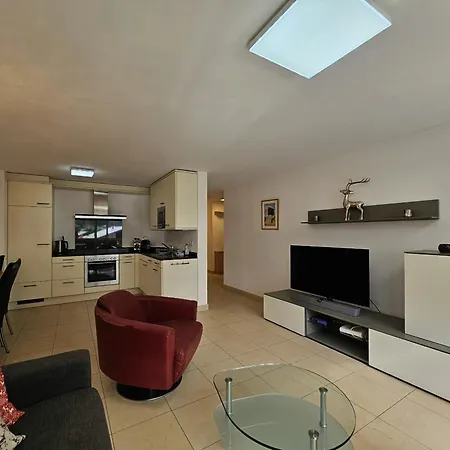 Evelyne Apartment *